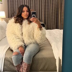 Meet your Posher, Sydney